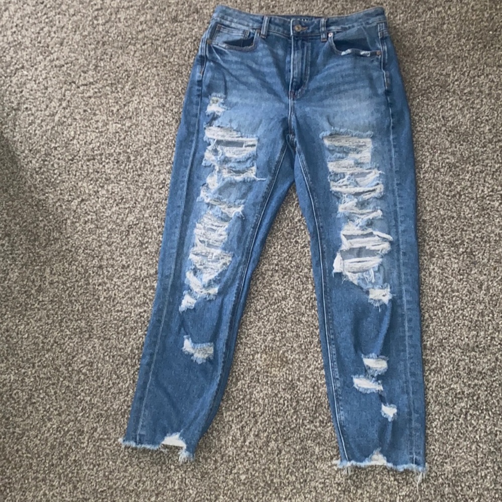 Distressed American Eagle boyfriend jeans size 8 regular